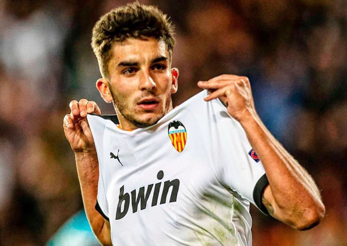  Ferran Torres celebra su primer gol en Champions