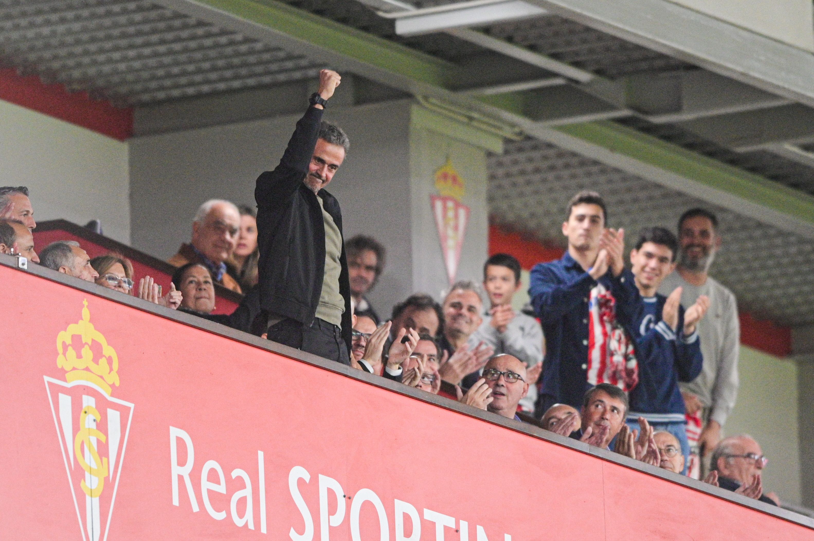  Luis Enrique celebra un gol en El Molinón.