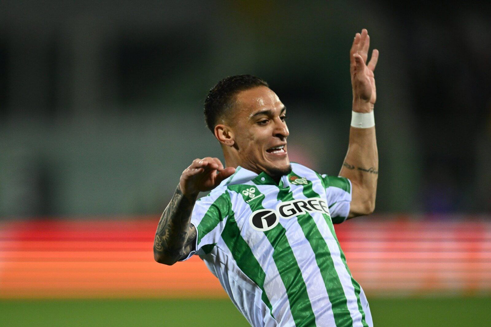  Antony celebra su gol en el Fiorentina-Betis.