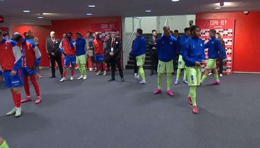  Rodrigo De Paul y Raphinha Días abrazados en el Metropolitano (Captura de La 1)