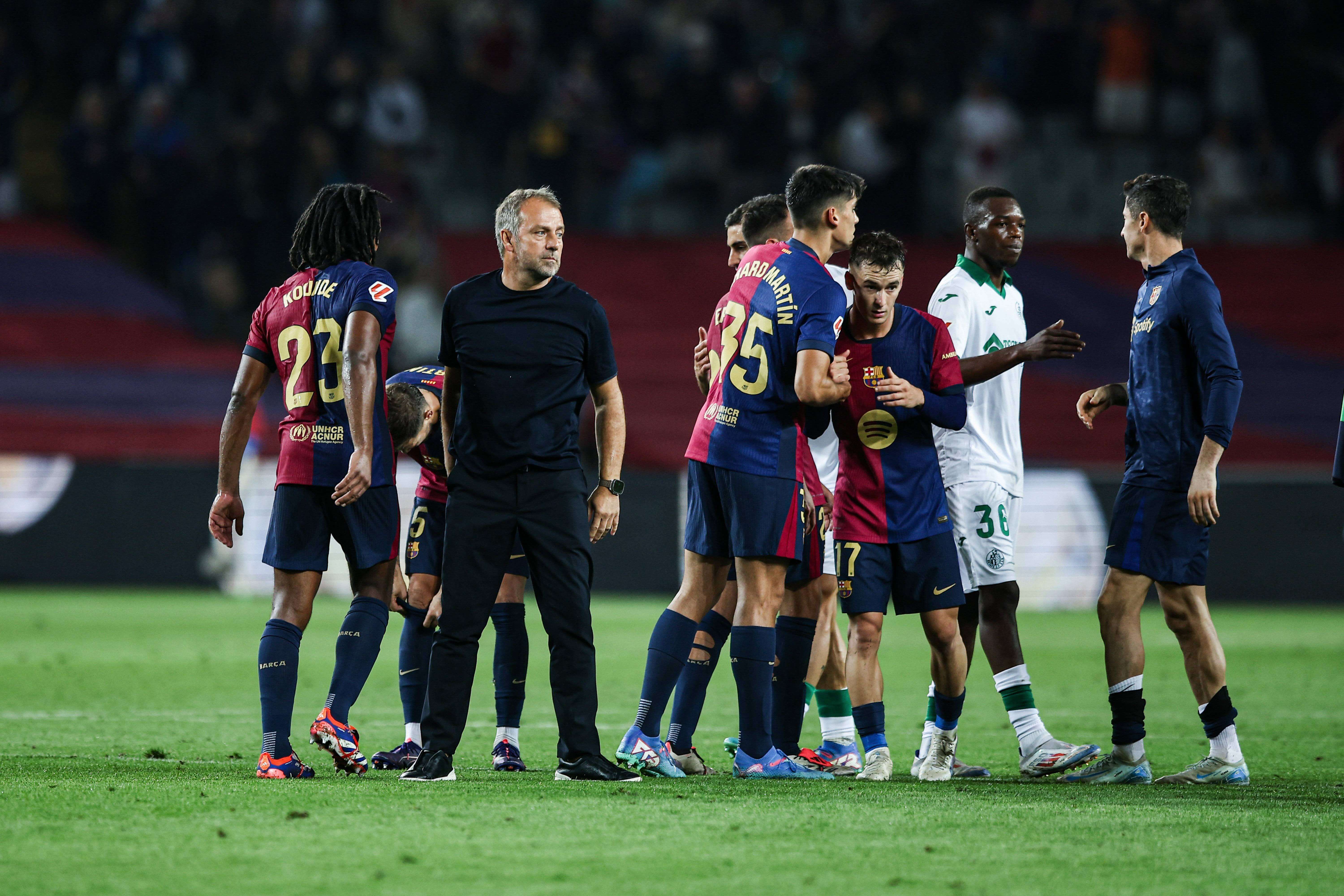 Hansi Flick felicita a sus jugadores tras el Barça-Getafe (Cordon Press)