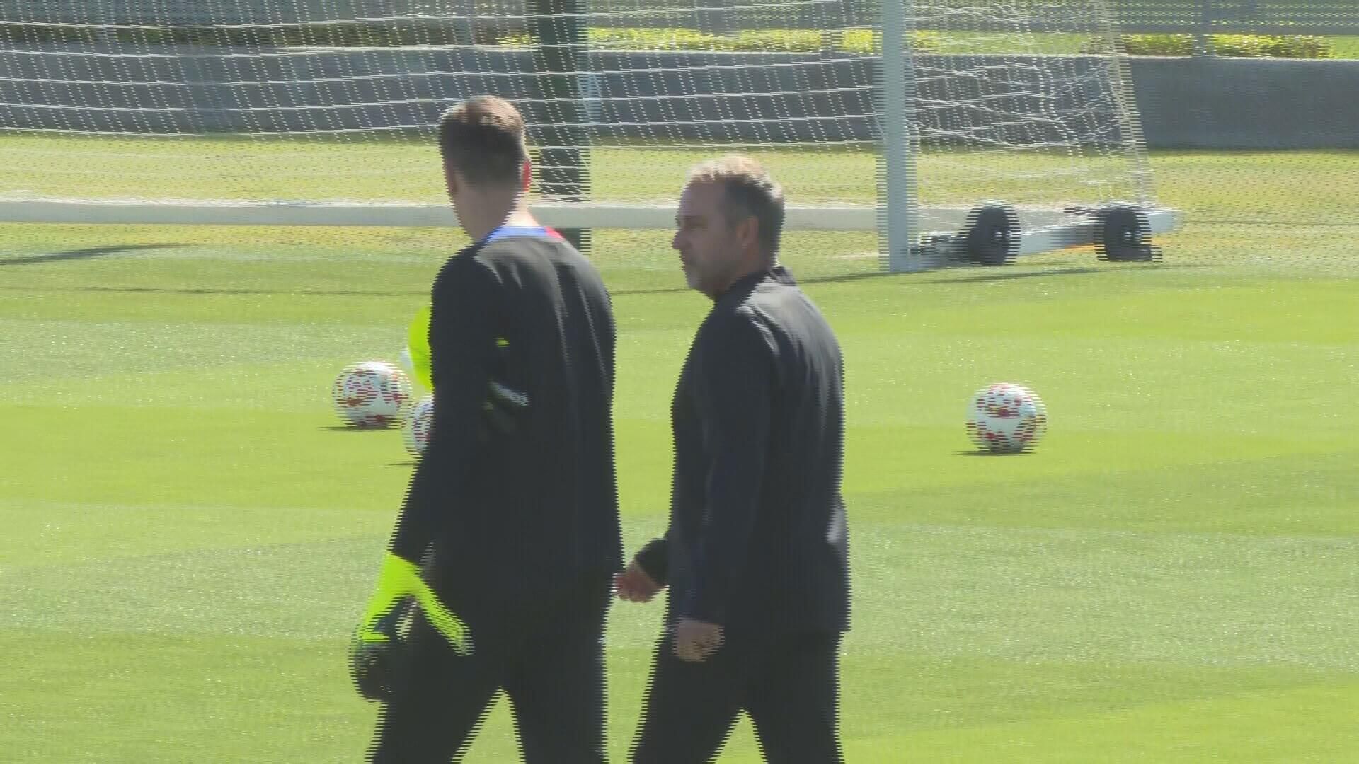  Hansi Flick junto a Wojciech Szczesny (ElDesmarque)