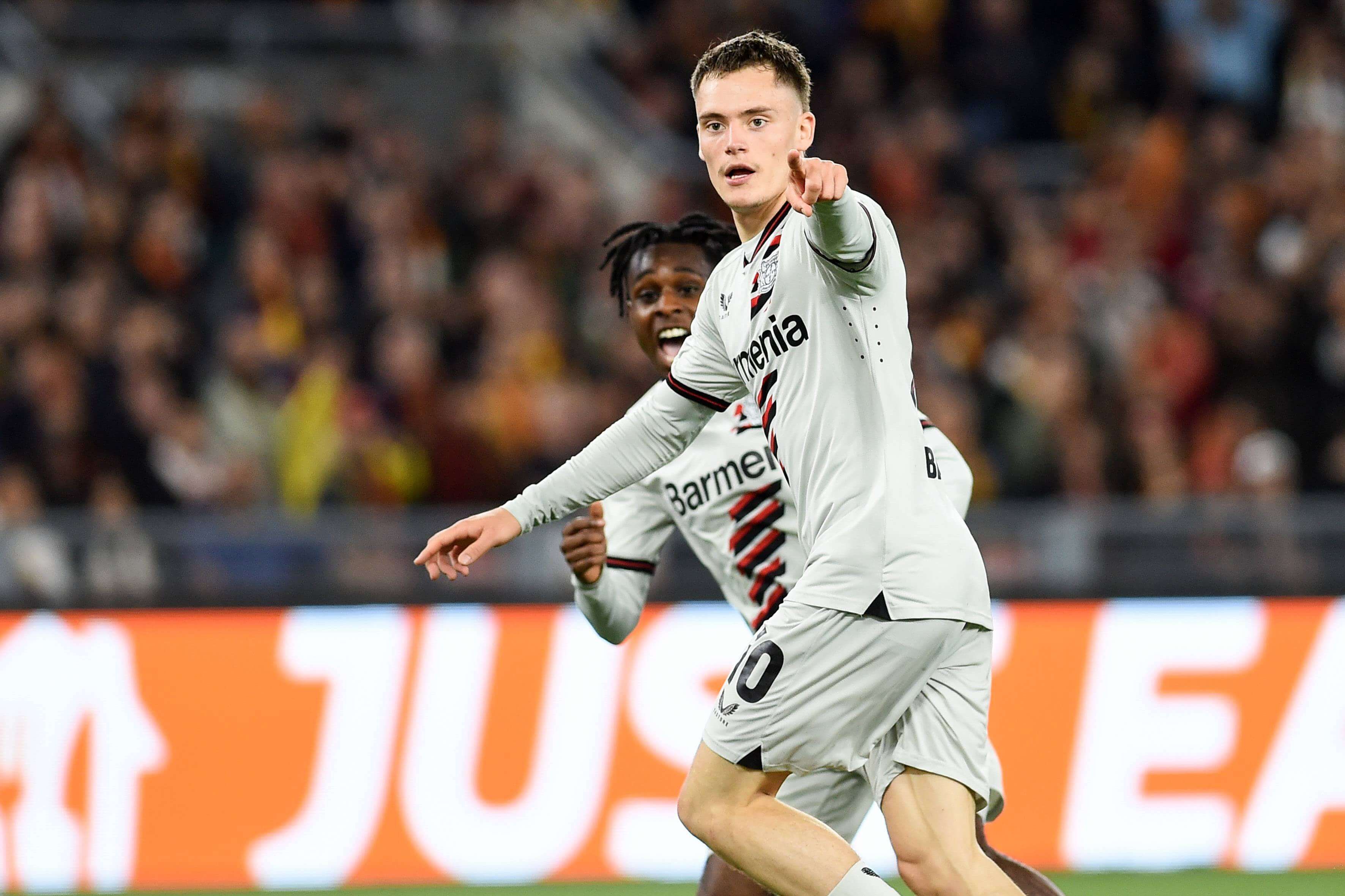 Florian Wirtz celebra un gol con el Bayer Leverkusen.