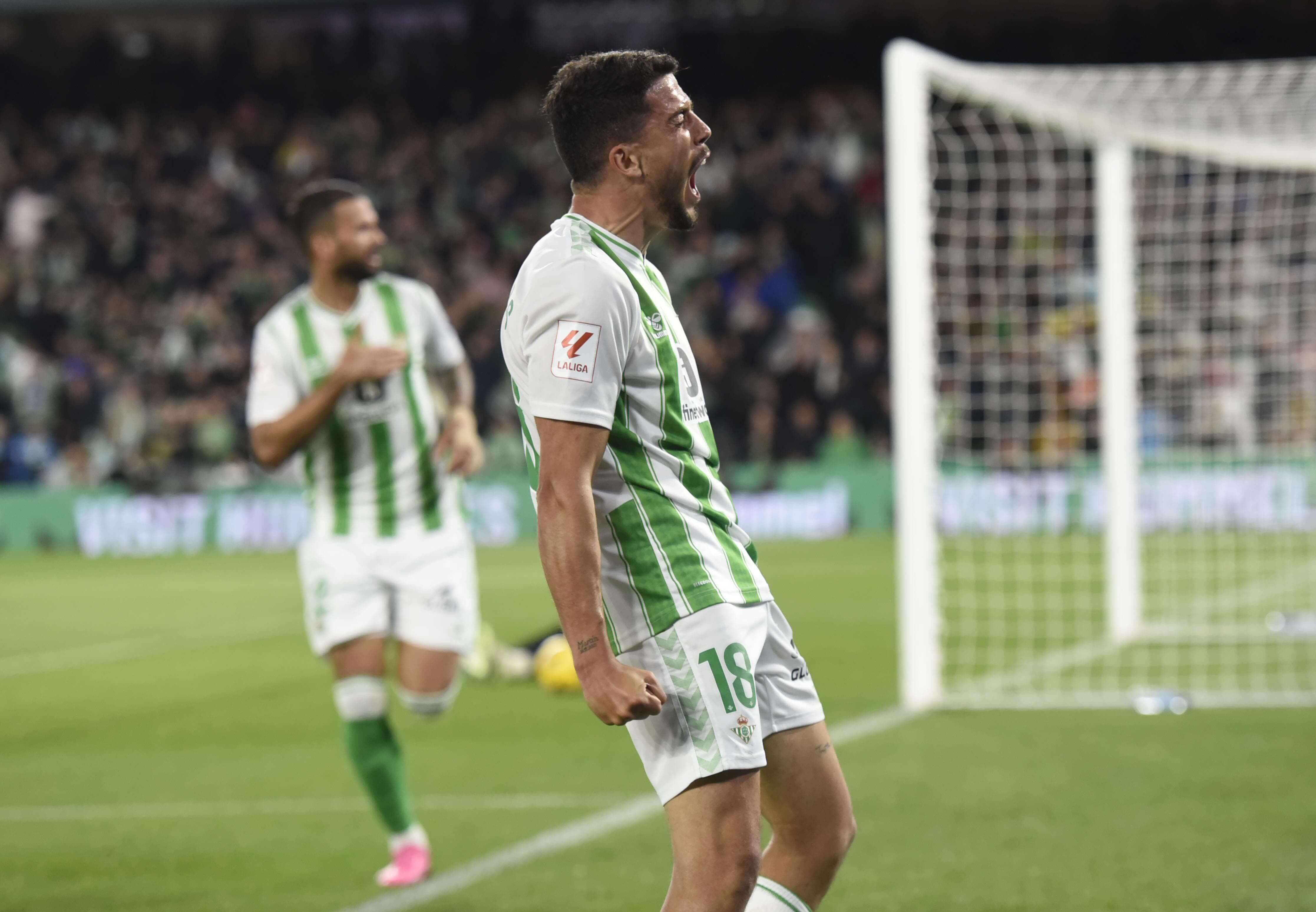 Fornals celebra el gol de Willian José al Villarreal (Foto: Kiko Hurtado)