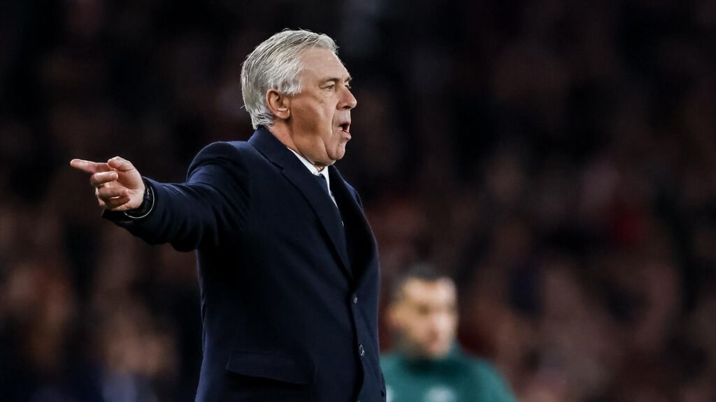  Carlo Ancelotti, durante el Arsenal-Real Madrid (foto: Cordon Press).