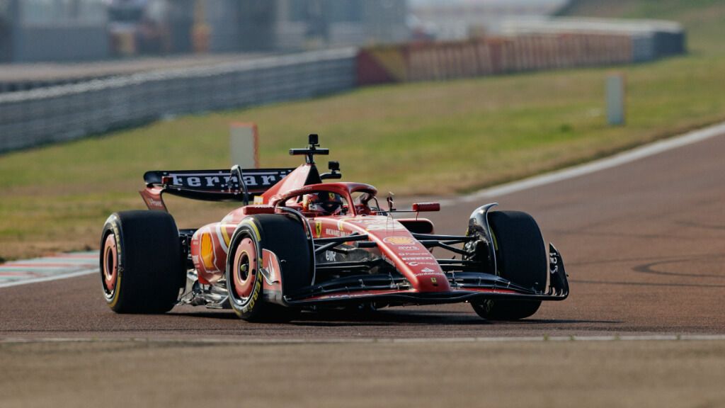  Carlos Sainz, con el nuevo SF24.