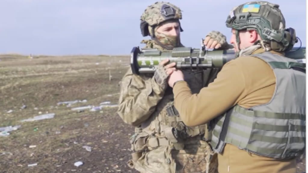 Seleznov se prepara para combatir en el frente de la guerra de Ucrania