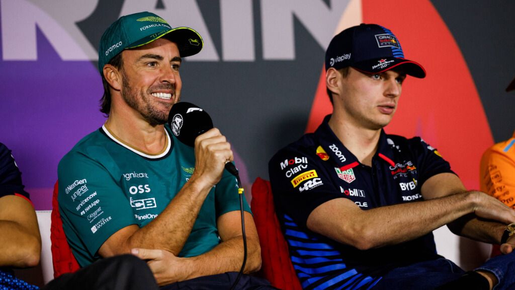  Fernando Alonso y Max Verstappen, en el GP de Bahréin.