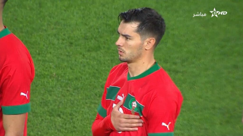  Brahim Díaz, escuchando el himno de Marruecos antes del partido.