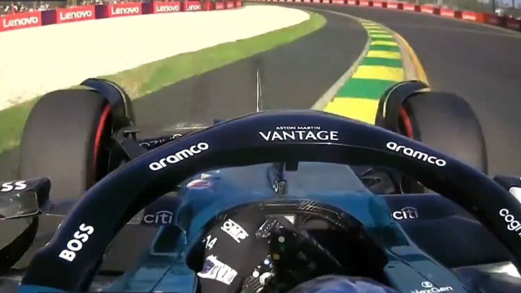  Fernando Alonso, con problemas para mantener el coche en pista. (DAZN)