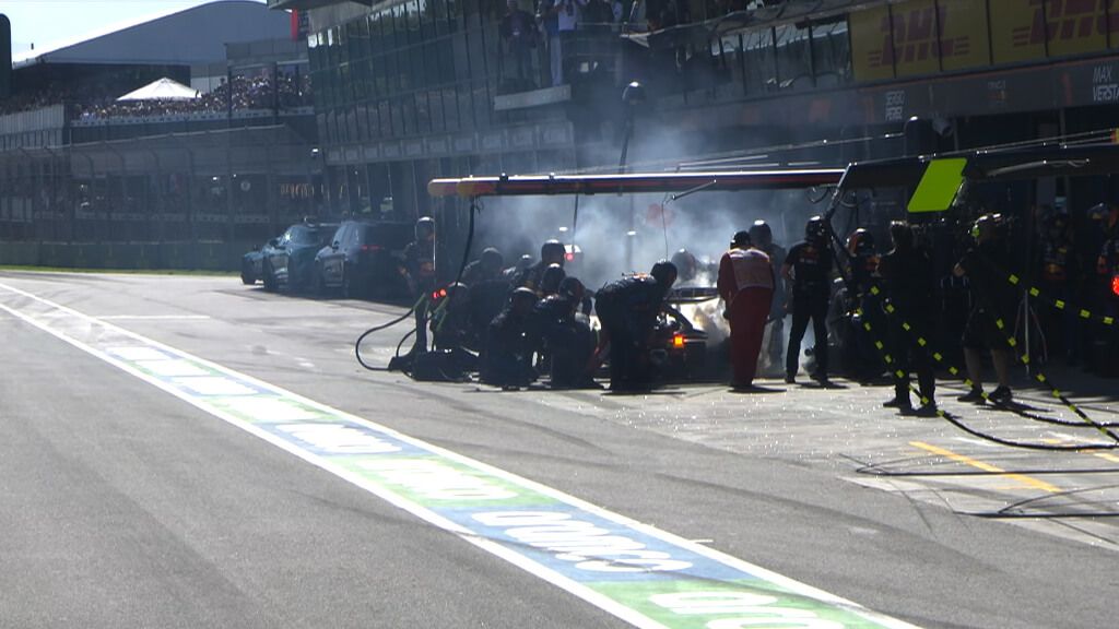 Max Verstappen, abandonando en el GP de Australi.