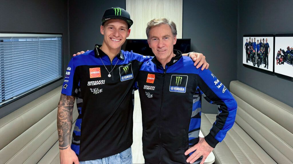  Fabio Quartararo, renovando con Yamaha