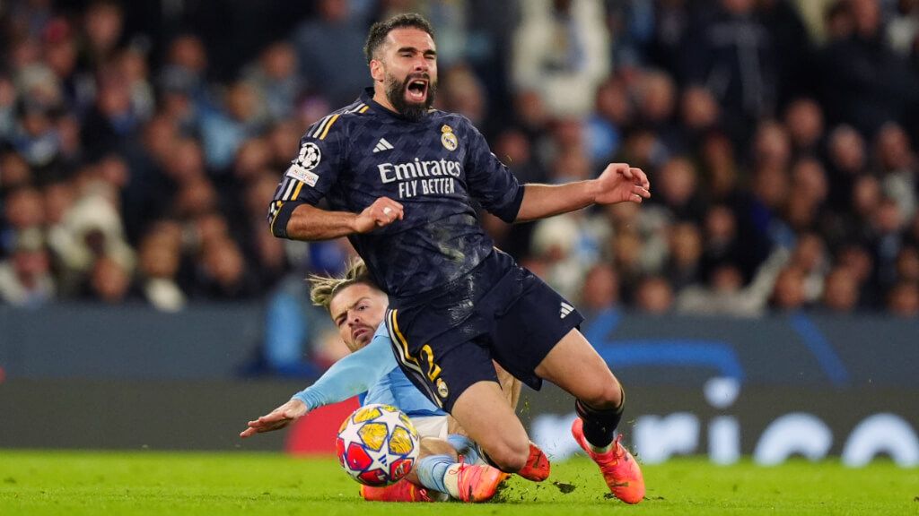  Daniel Carvajal sufriendo una entrada de Jack Grealish (Europa Press)