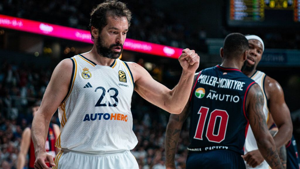 Sergio Llull celebra una canasta ante Baskonia en Euroliga