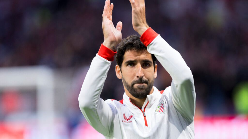  Raúl García en el homenaje que recibió en el Cívitas Metropolitano (Europa Press)