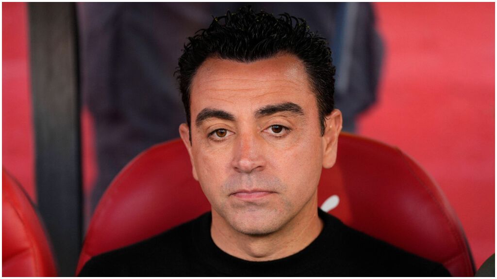  Xavi Hernández, pensativo, durante un partido con el Barcelona (foto: Cordon Press).