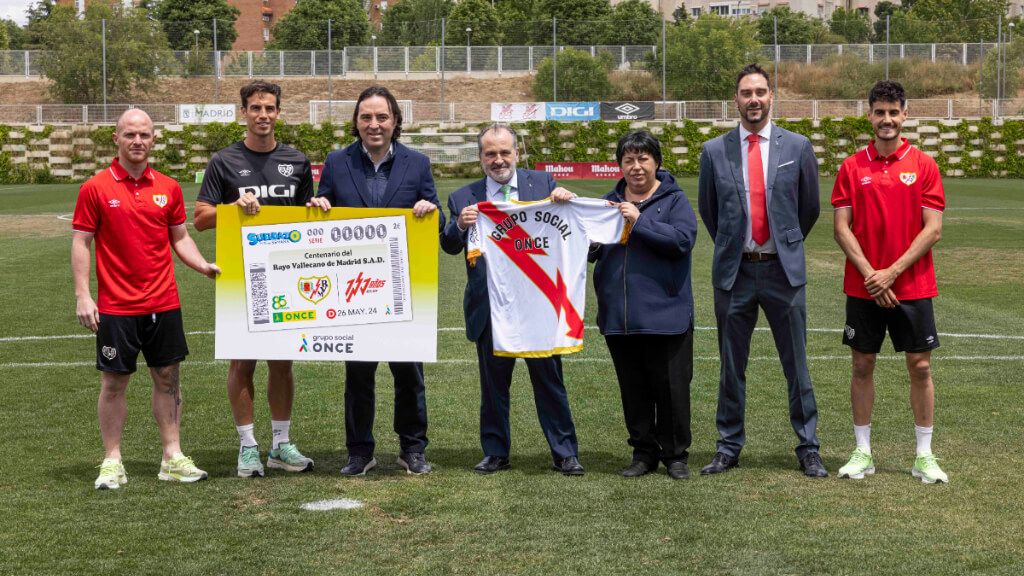  Presentación del cupón del Rayo Vallecano especial centenario (Europa Press)