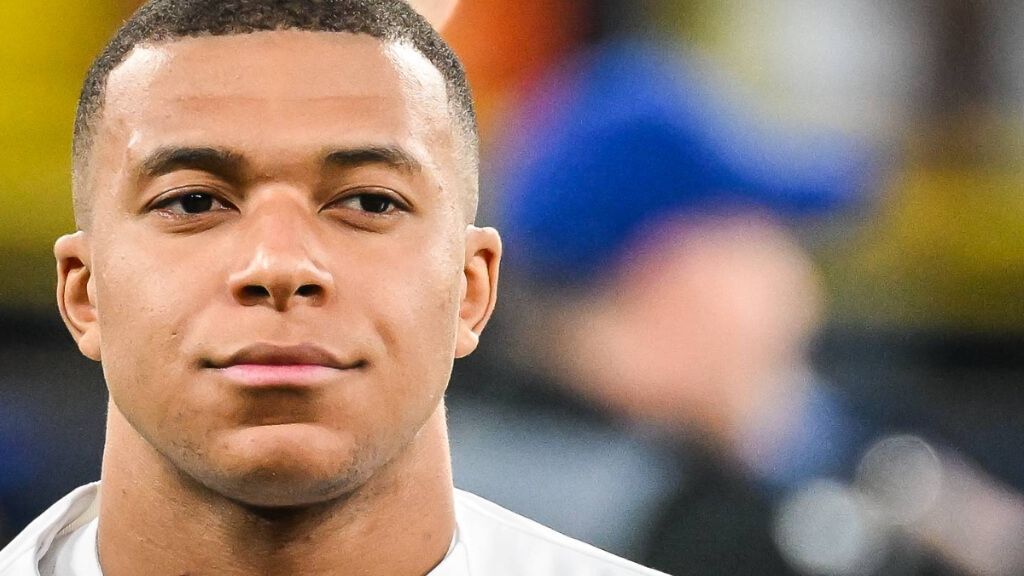  Kylian Mbappé con la camiseta del PSG en Champions (Cordon Press)
