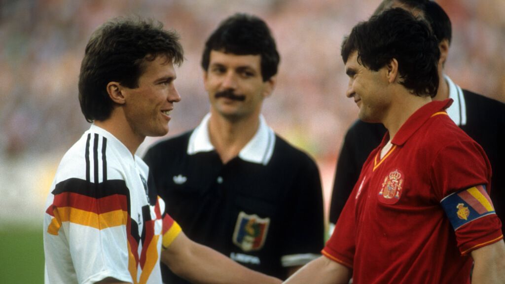 Juan Manuel Asensi, abajo al medio, con la Selección Española (foto: Cordon Press).