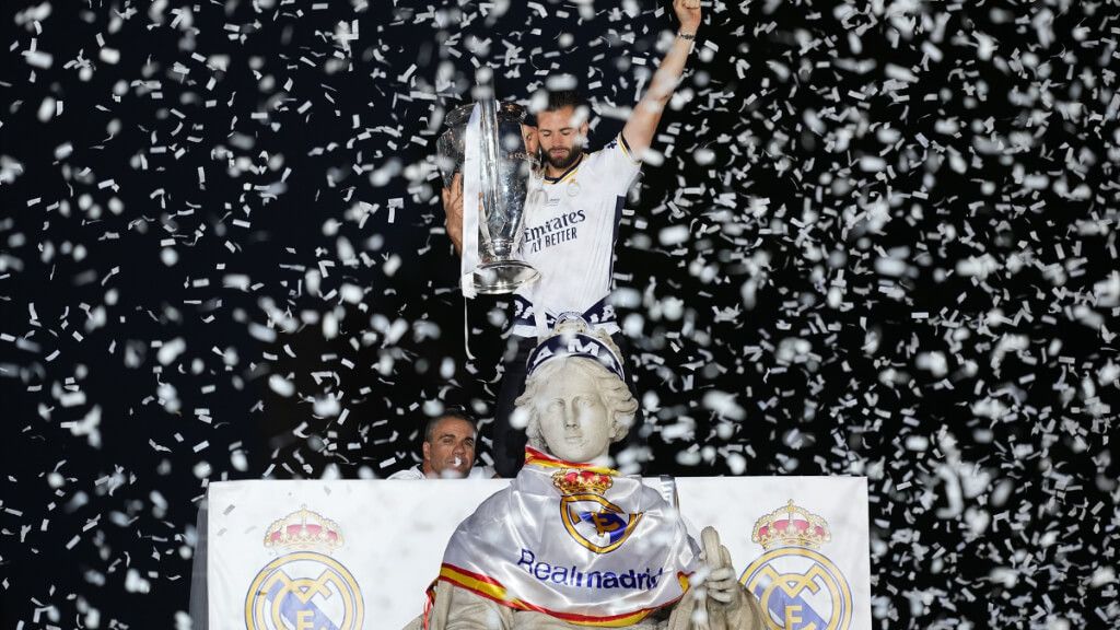  Nacho Fernández, con la Champions League en Cibeles