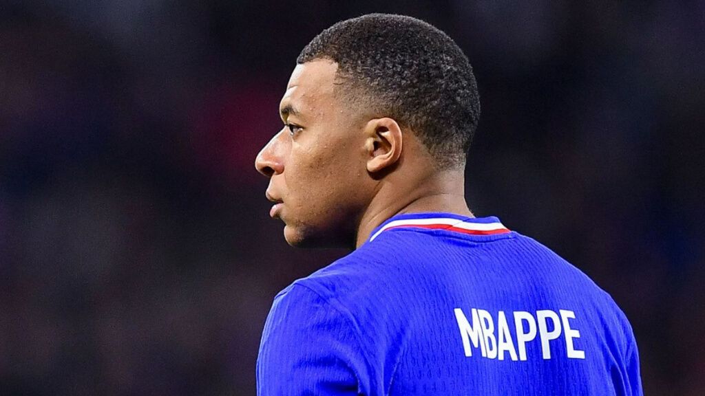  Kylian Mbappé en un partido con la selección francesa (@realmadrid)