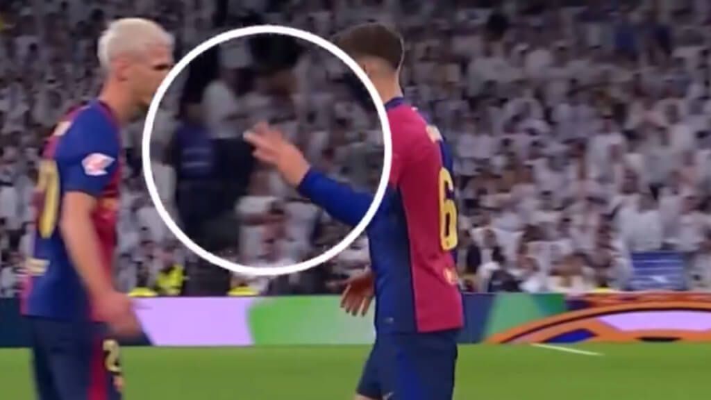  Gavi le hace un gesto a Vinicius