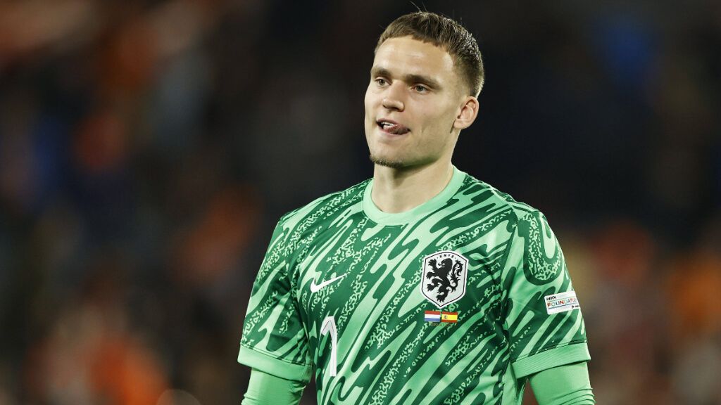 Bart Verbruggen está en la agenda del Barcelona para 2026 (foto: Cordon Press).