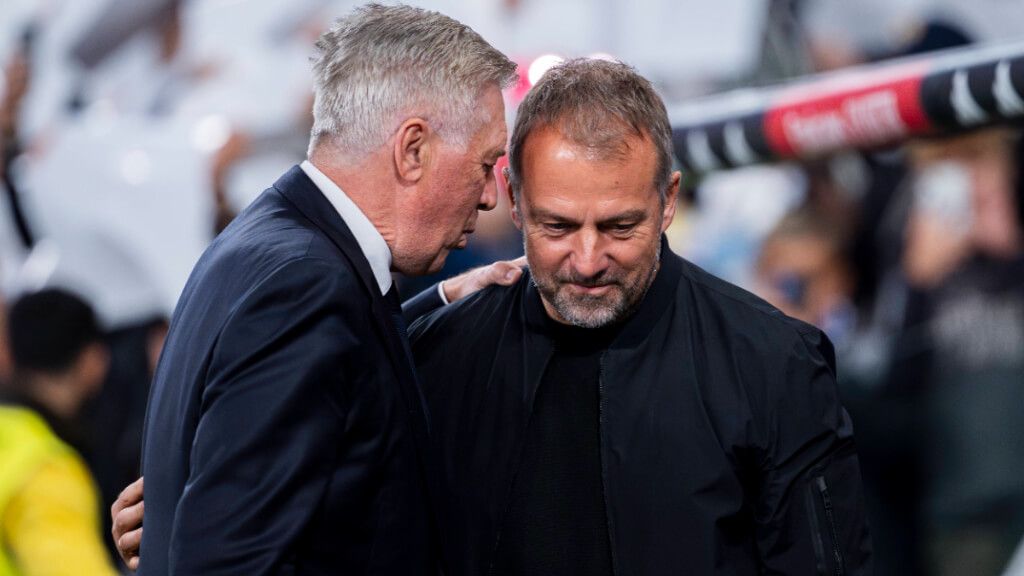  Carlo Ancelotti y Hansi Flick saludándose (Cordon Press)