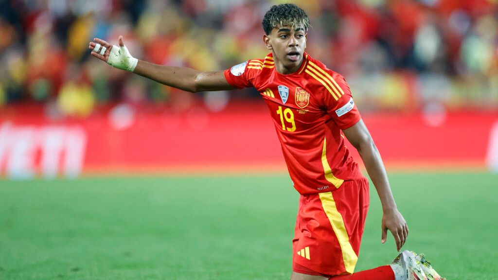  Lamine Yamal en un partido de la Selección Española (Cordon Press)