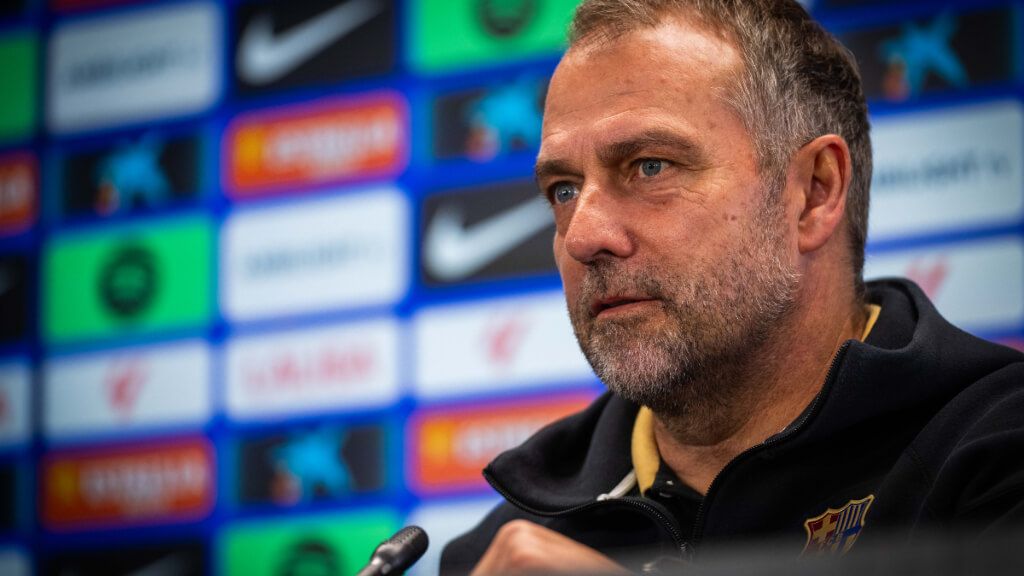  Hansi Flick, en rueda de prensa.