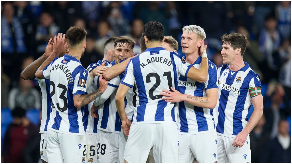La Real Sociedad celebrando un gol.
