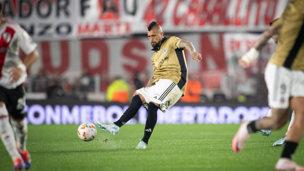  Arturo Vidal, durante un partido con el Colo-Colo (foto: Cordon Press).