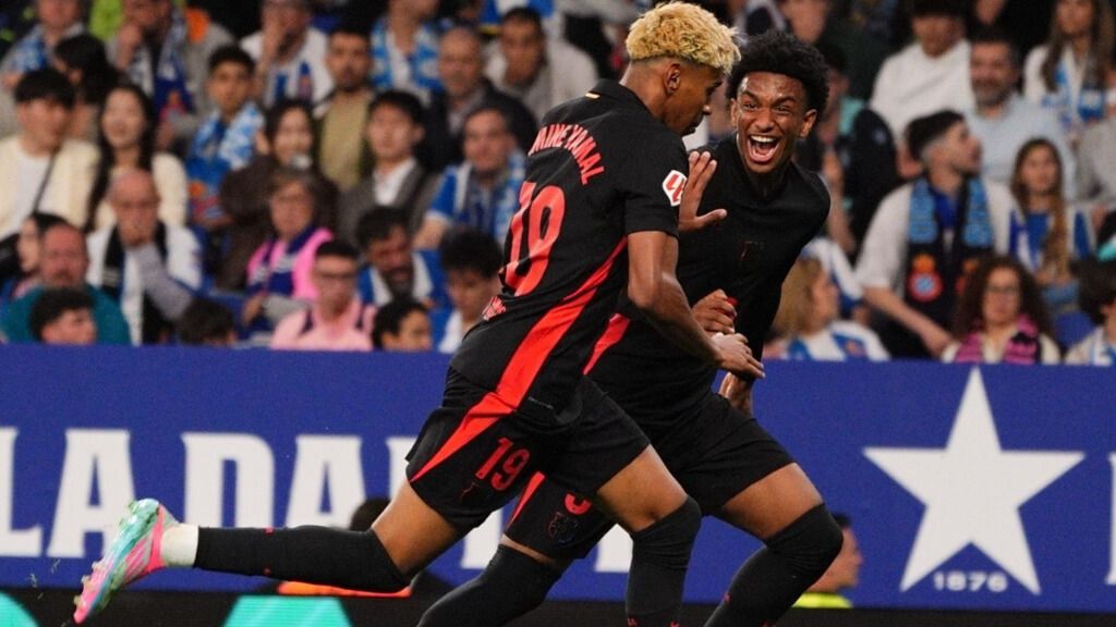  Lamine Yamal y Balde celebran el gol al Espanyol (Cordon Press)