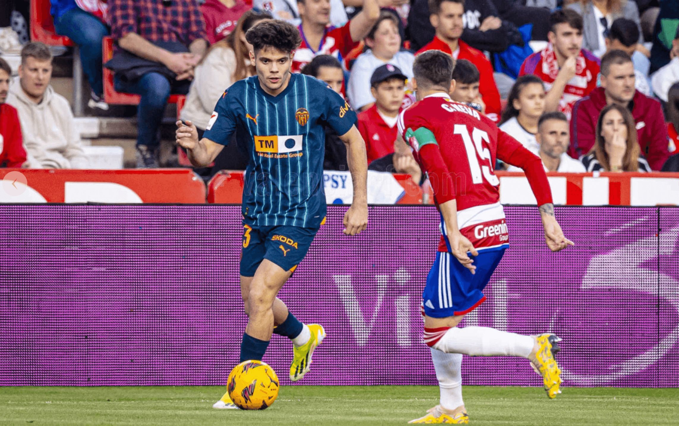  Fran Pérez, ante el Granada CF.