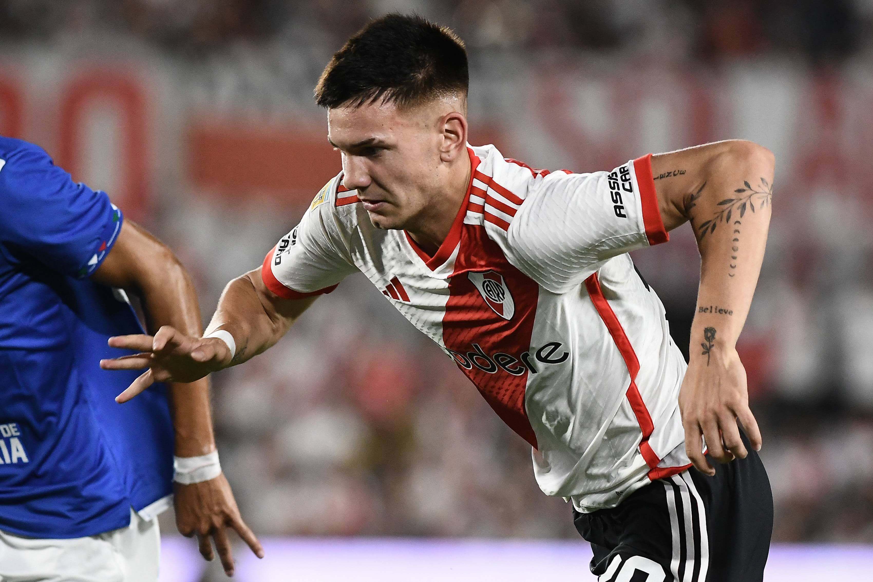  Franco Mastantuono, con la camiseta de River Plate..