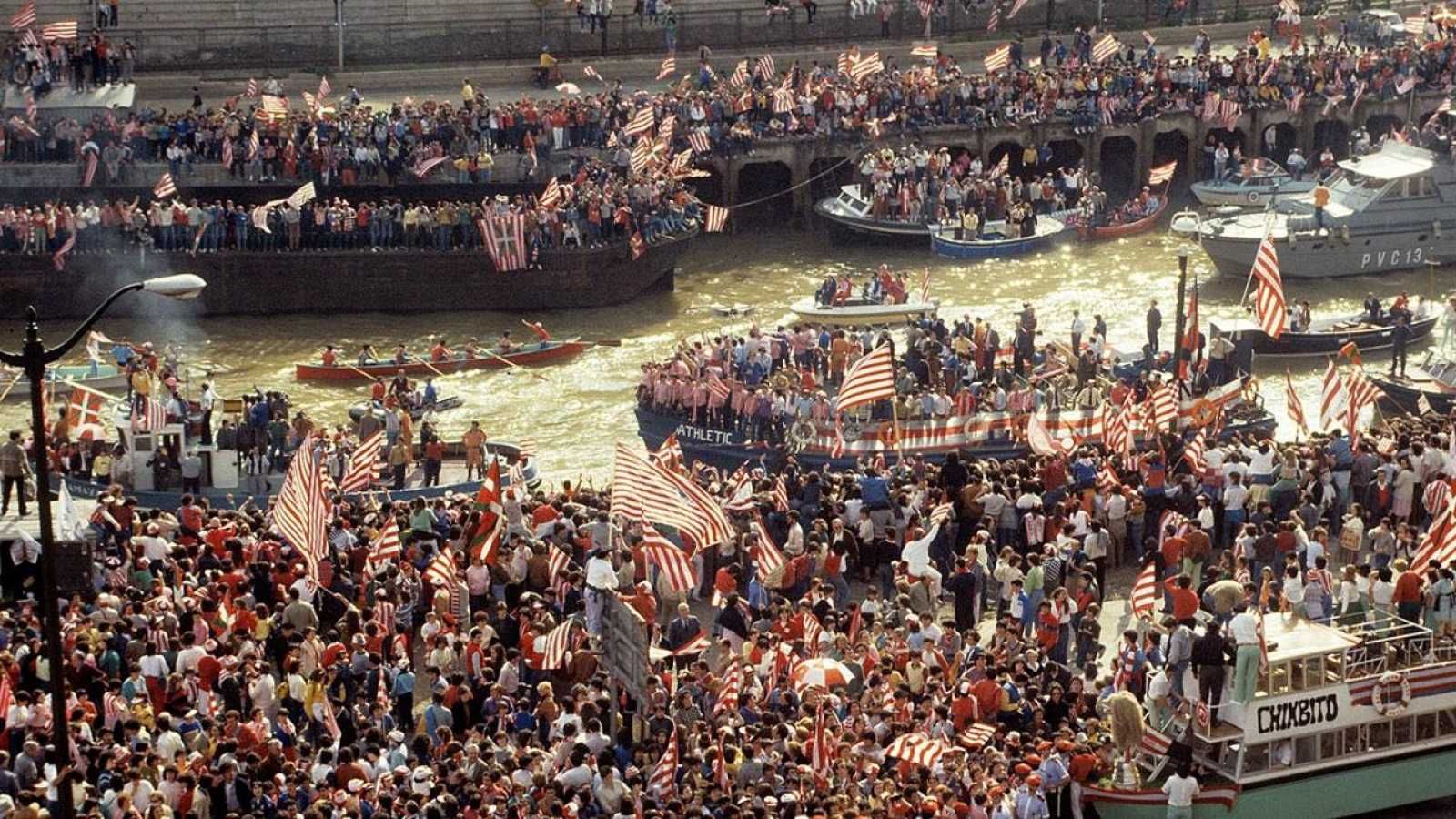 El histórico recibimiento a la gabarra del Athletic Club en los 80.