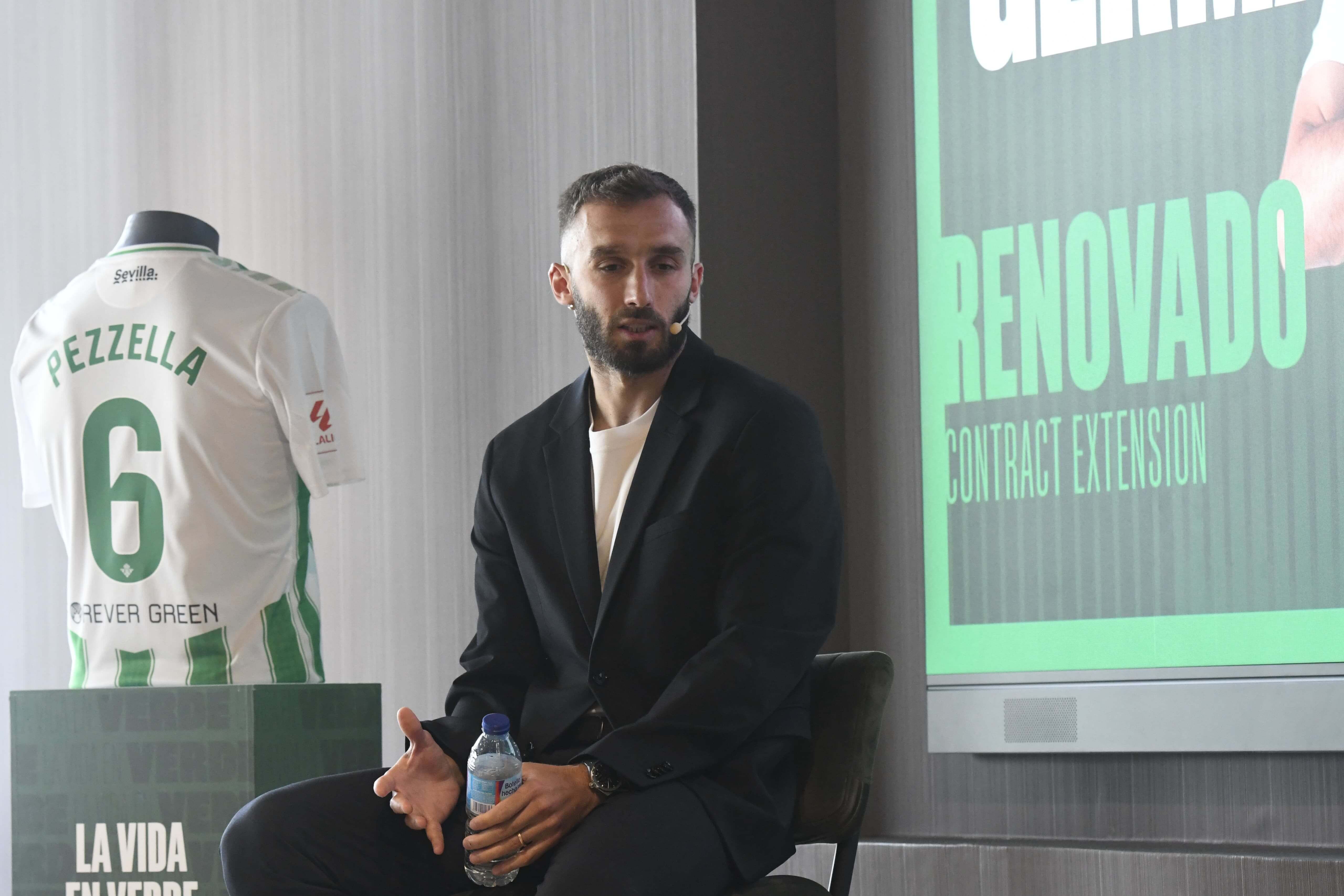 Germán Pezzella, en el acto de renovación