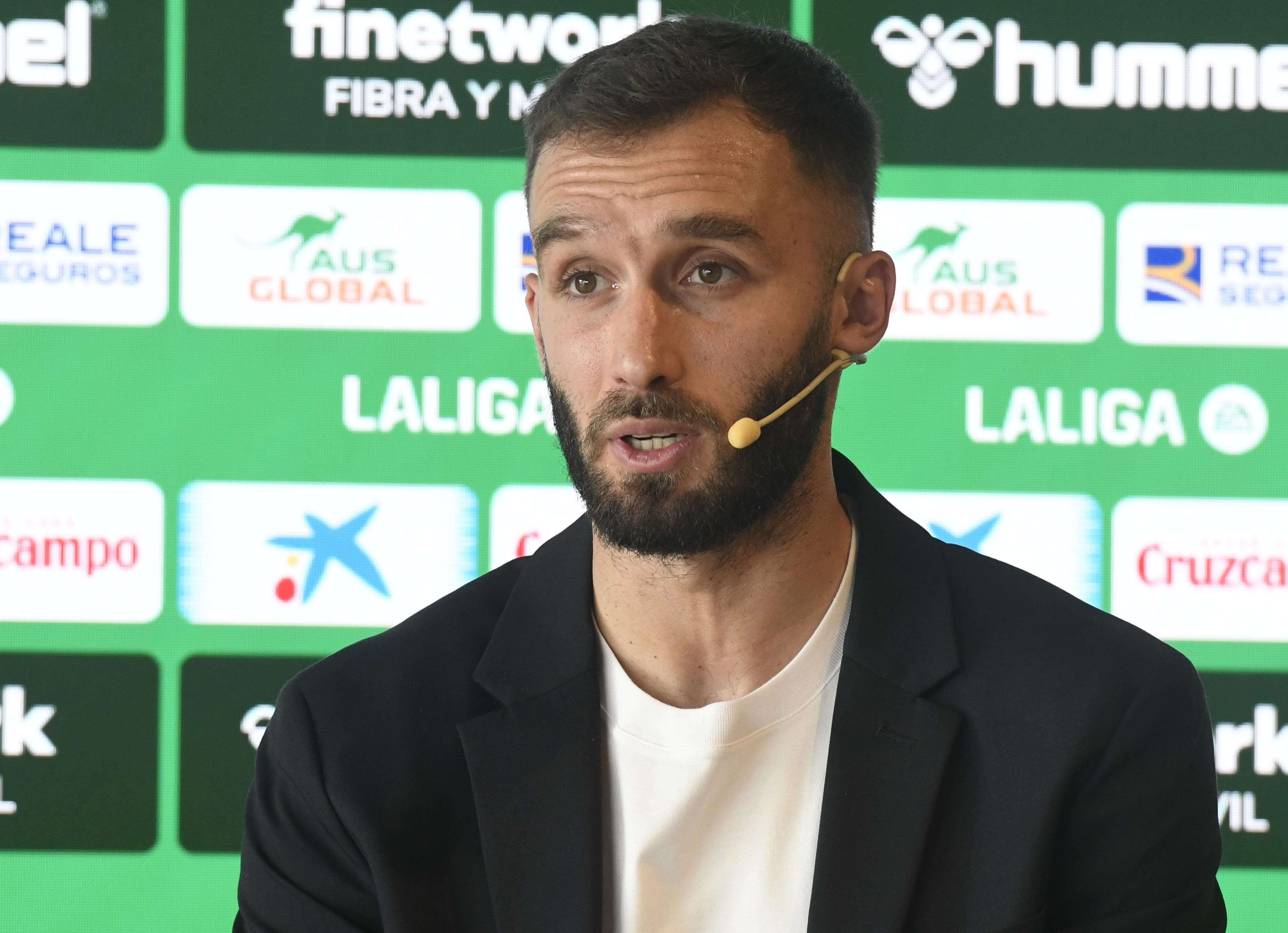  Germán Pezzella, en el acto de renovación