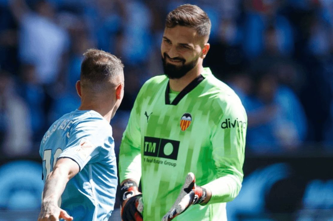  Giorgi Mamardashvili, ante el Celta de Vigo.