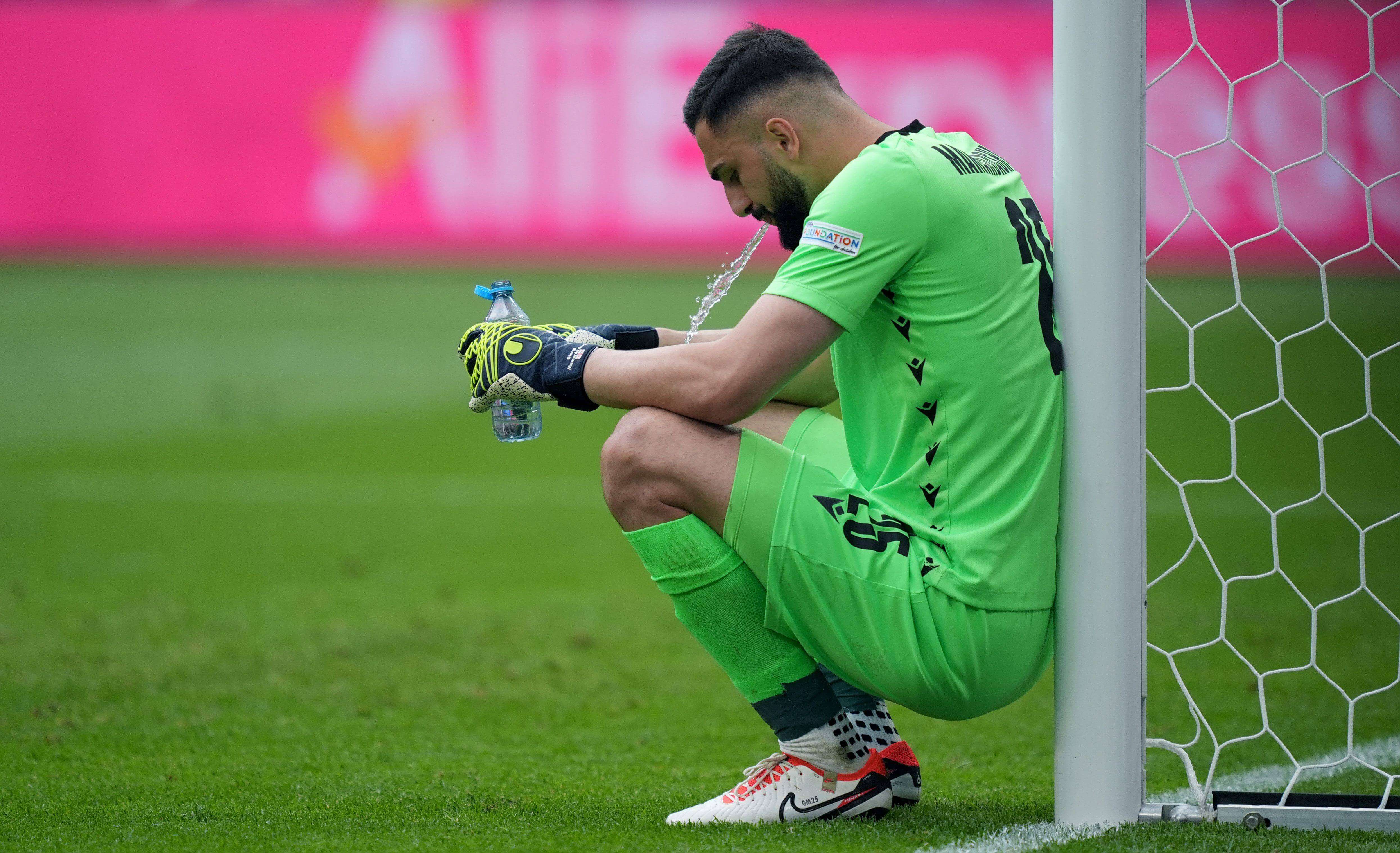  Giorgi Mamardashvili, ante República Checa.