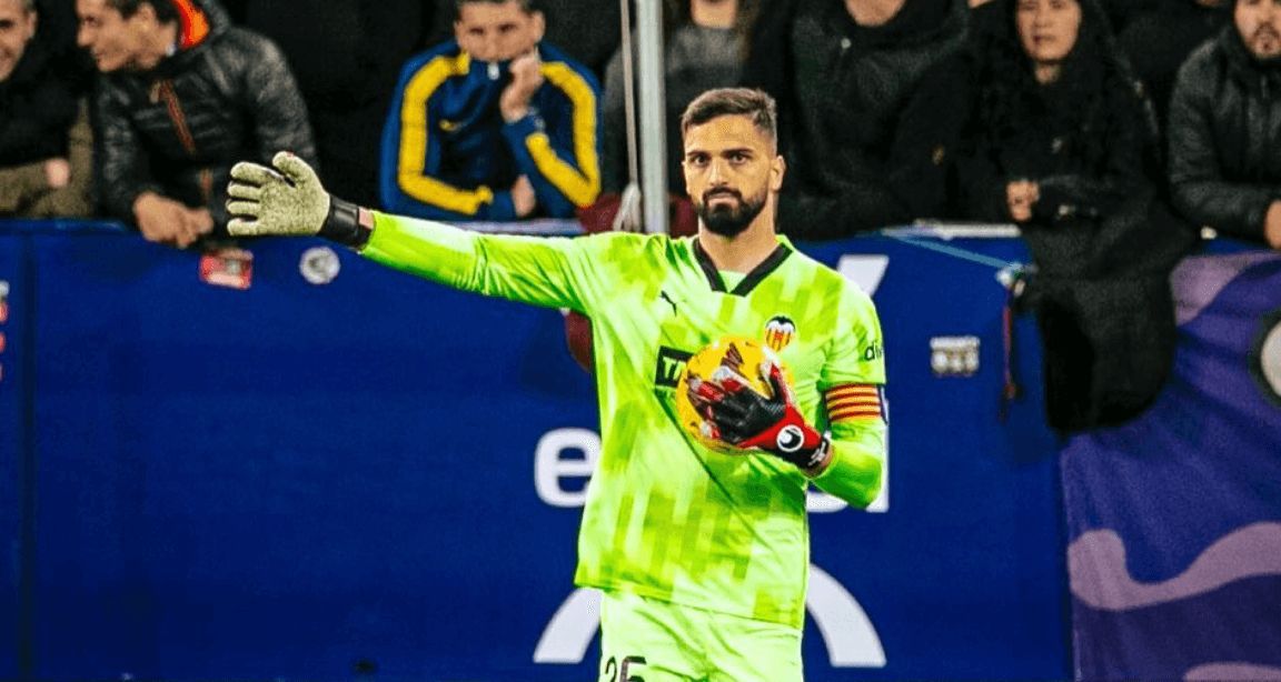 Giorgi Mamardashvili, capitán ante el CA Osasuna.