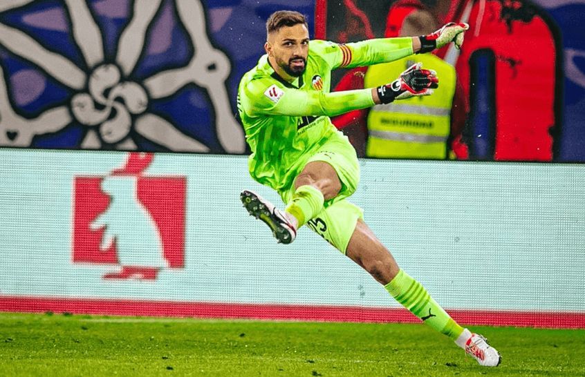 Giorgi Mamardashvili, capitán ante el CA Osasuna.