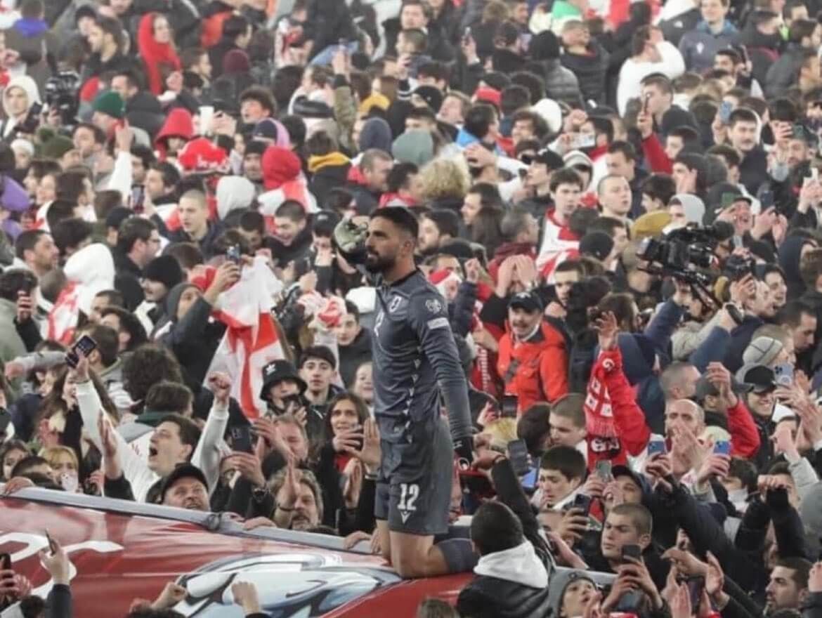Giorgi Mamardashvili celebra el histórico pase