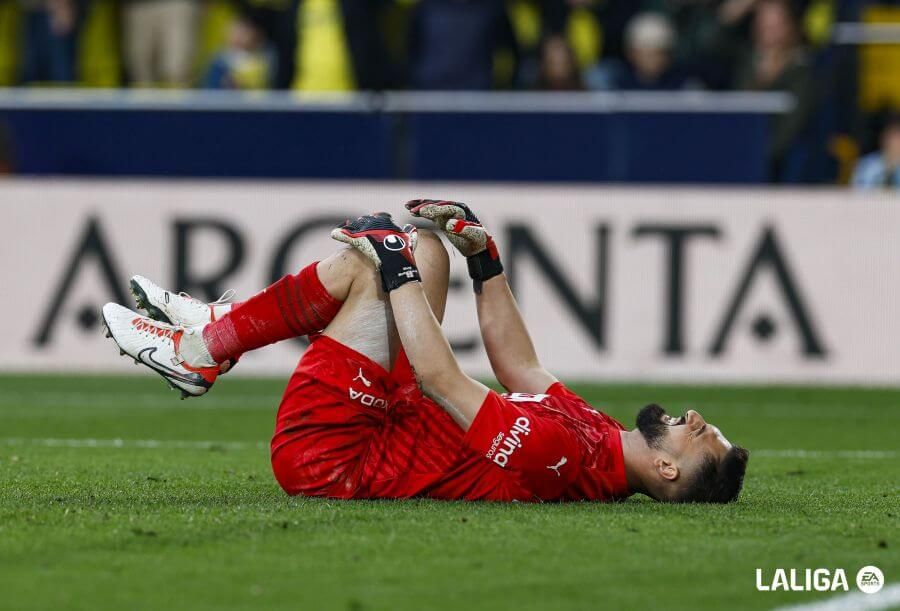  Giorgi Mamardashvili se lamenta tras una derrota.