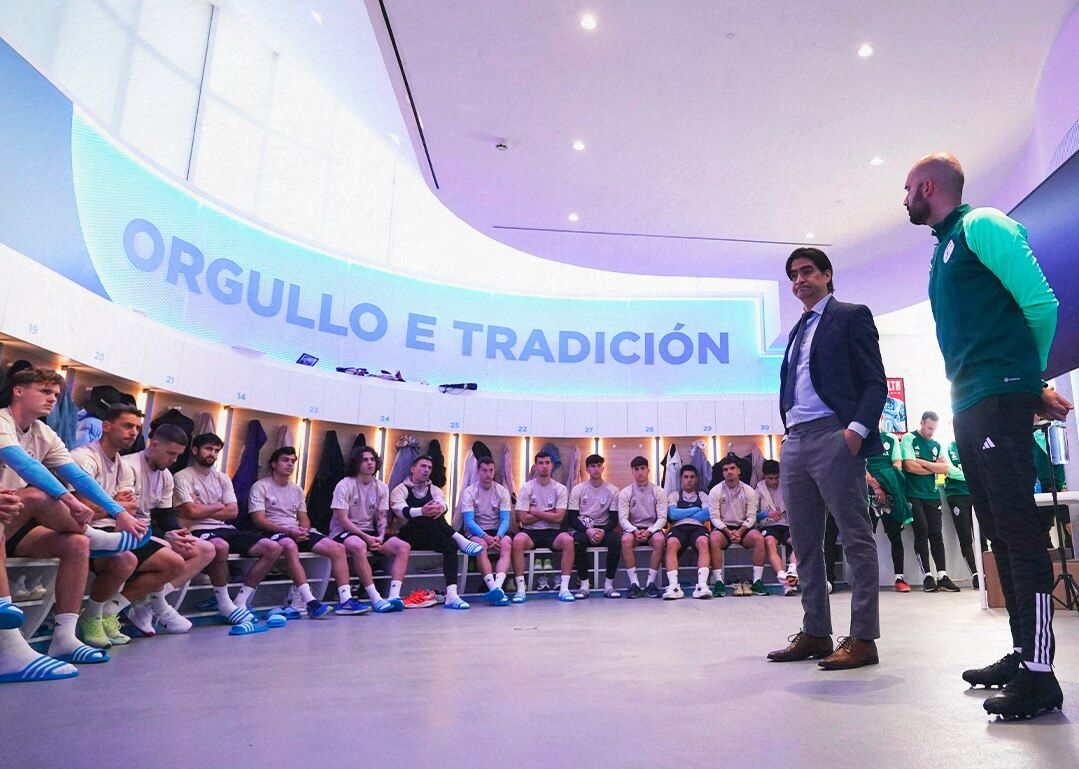 Claudio Giráldez se presenta al vestuario del Celta.