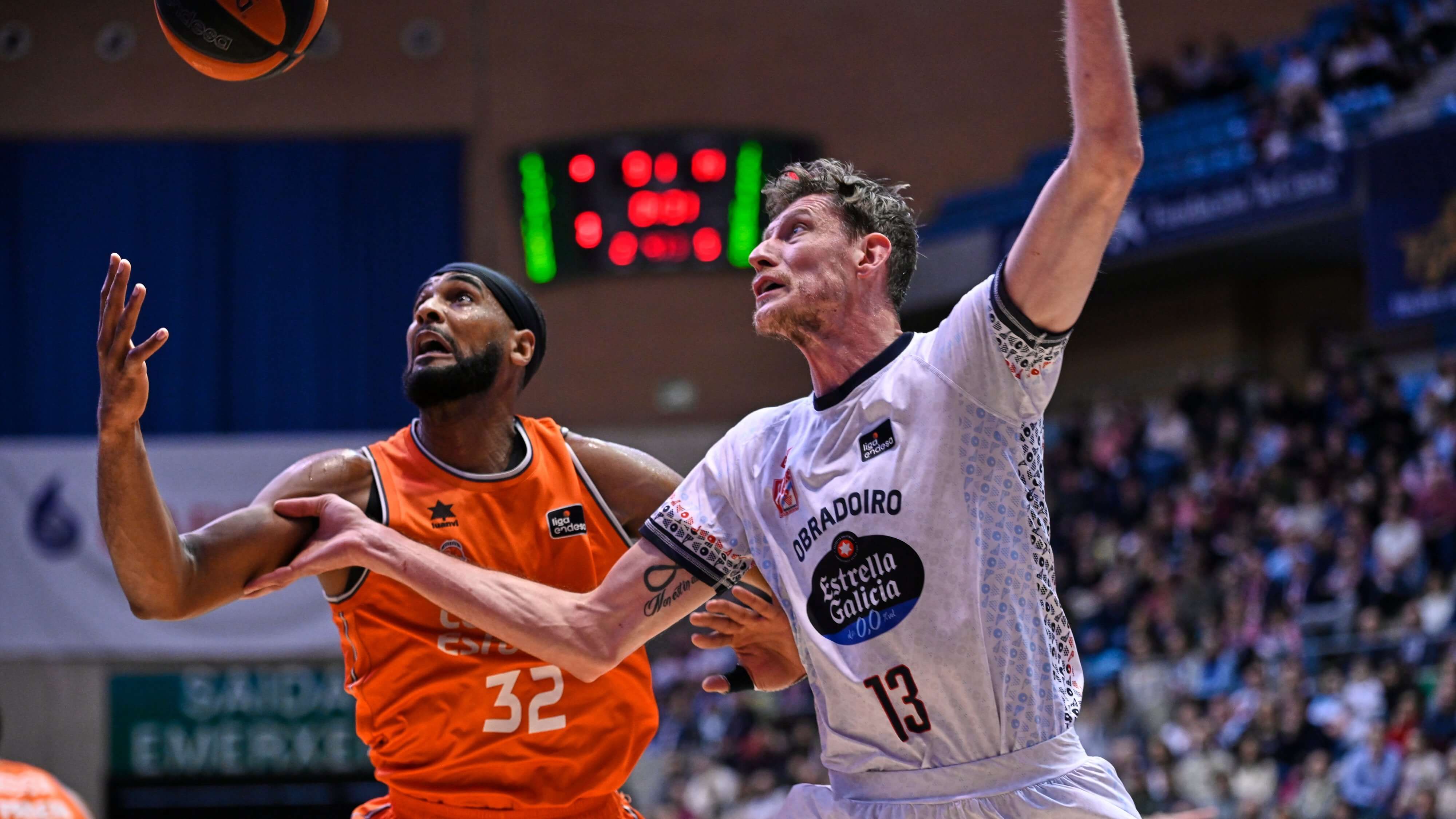  Valencia Basket consigue un sólido triunfo coral en la pista del Monbus Obradoiro (75-97)