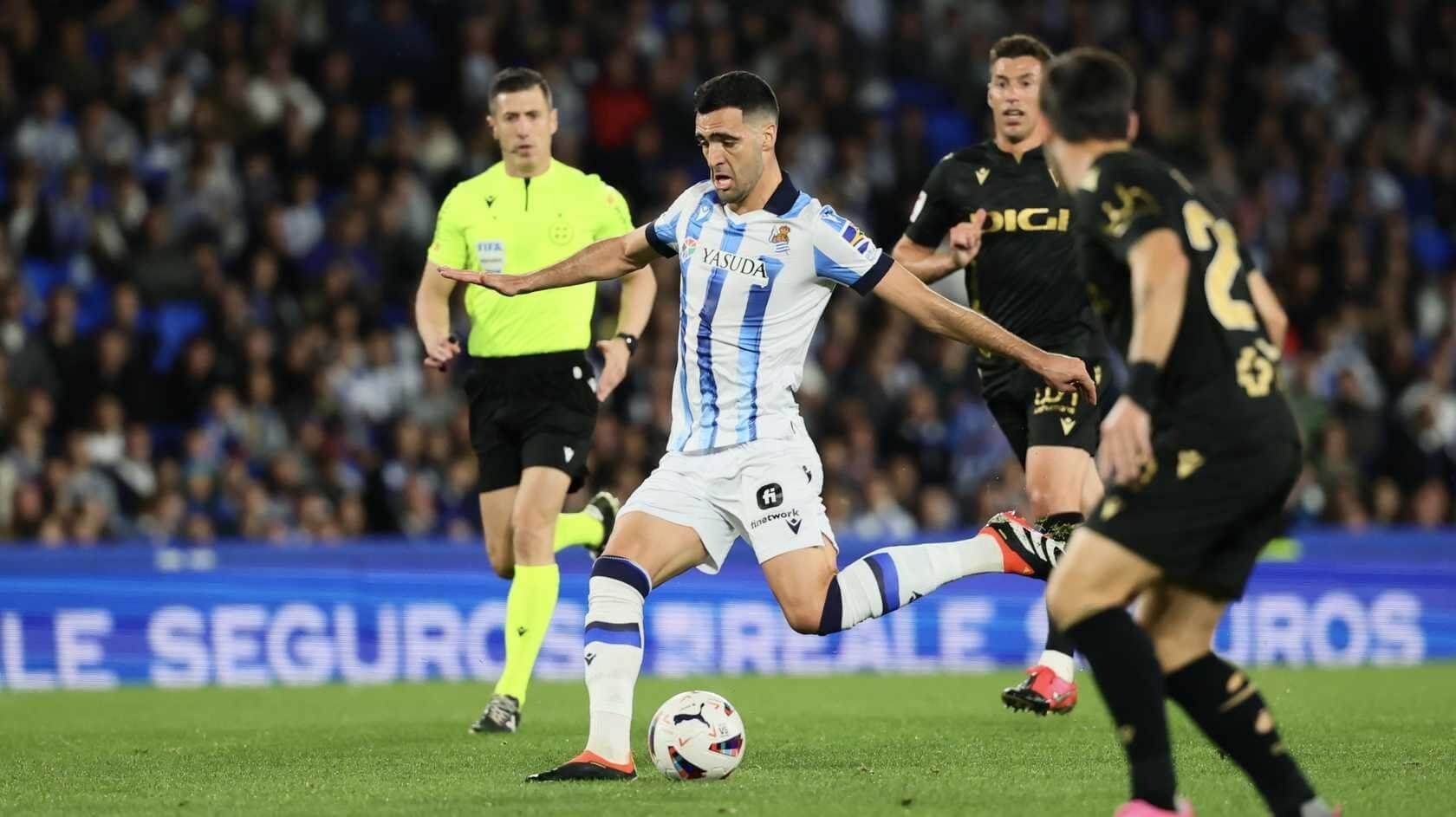  Mikel Merino, durante el partido ante el Cádiz esta temporada.