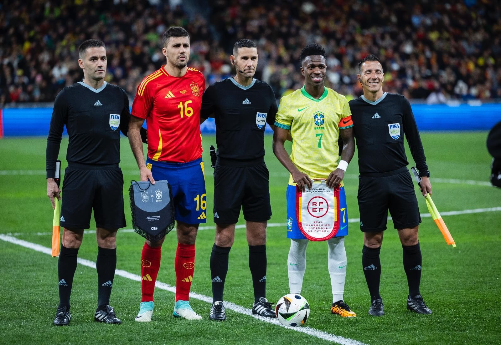 Rodrigo Hernández y Vinicius, capitanes en el España - Brasil