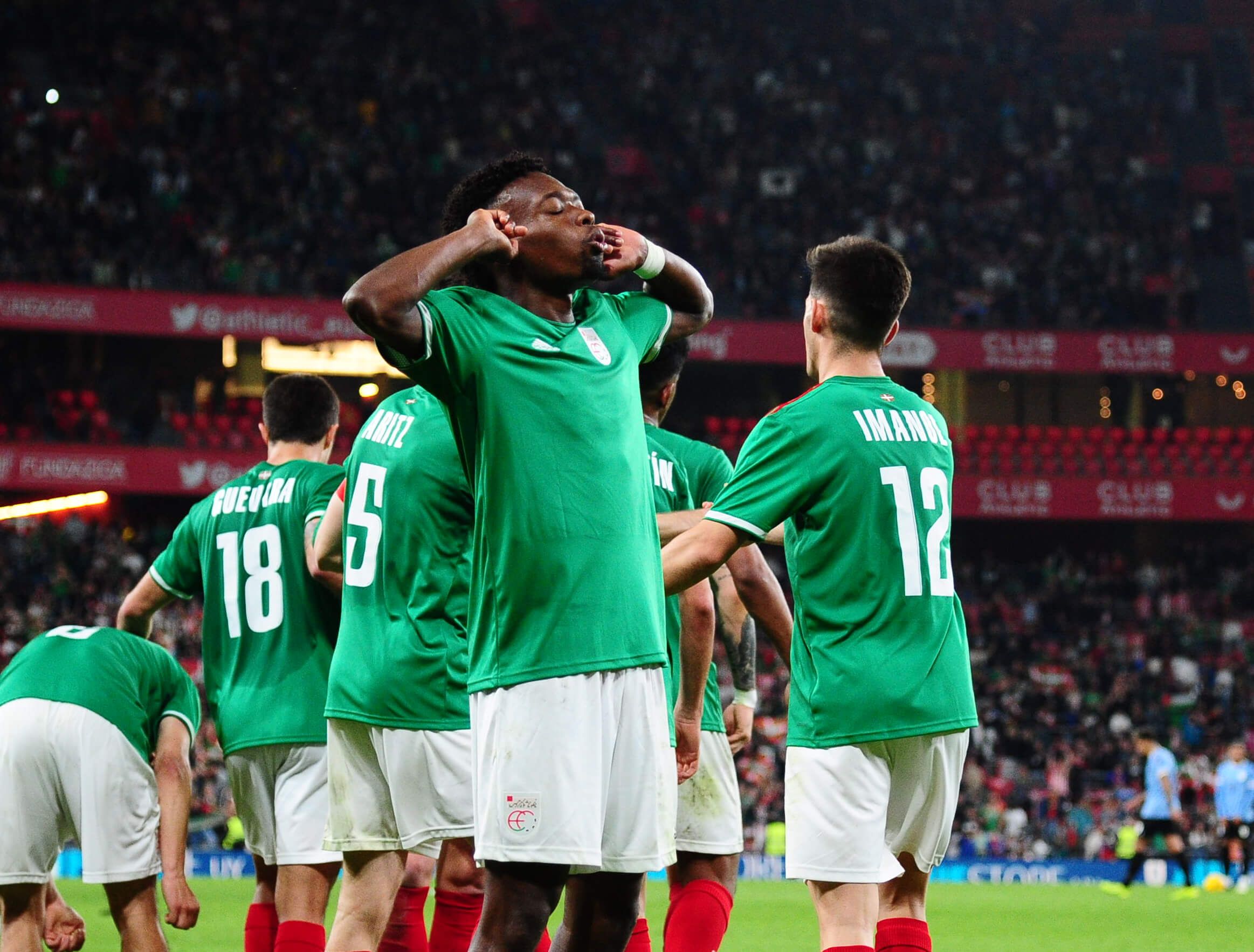 Álvaro Djaló festeja su primer gol en San Mamés.