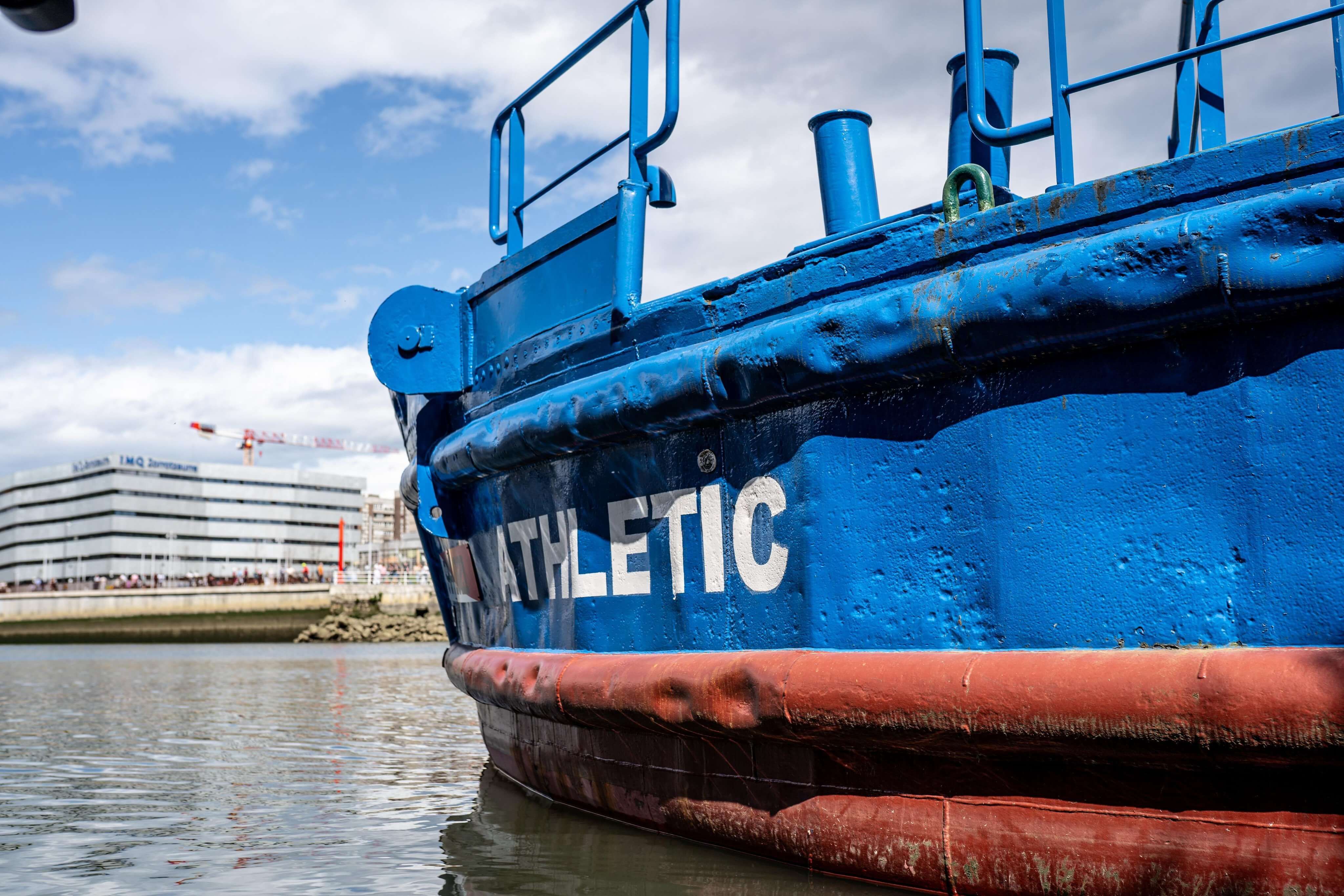 La Gabarra, ya en la ría de Bilbao